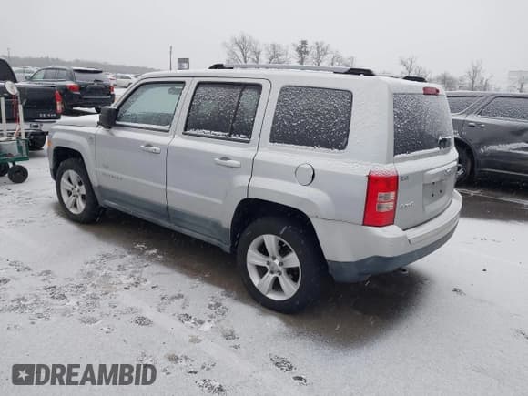✅ 2011 Jeep Patriot Latitude X • VIN: 1J4NF4GB4BD165266 • Lot: 41267575. Wystawiony na IAAI z przebiegiem 96 402 mil. Bezpłatny archiwum sprzedaży aukcyjnych z USA i szczegółowy raport historii pojazdu na DreamBid. Zdjęcie 3.