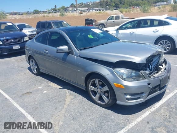 ✅ 2012 Mercedes-Benz C 250 • VIN: WDDGJ4HB2CF881493 • Lot: 42853863. Wystawiony na IAAI z przebiegiem 108 215 mil. Bezpłatny archiwum sprzedaży aukcyjnych z USA i szczegółowy raport historii pojazdu na DreamBid. Zdjęcie 1.