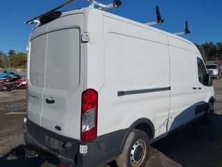 ✅ 2019 Ford Transit • VIN: 1FTYR2CM1KKB74976 • Lot: 43434419. Wystawiony na IAAI z przebiegiem 113 183 mil. Bezpłatny archiwum sprzedaży aukcyjnych z USA i szczegółowy raport historii pojazdu na DreamBid. Zdjęcie 4.