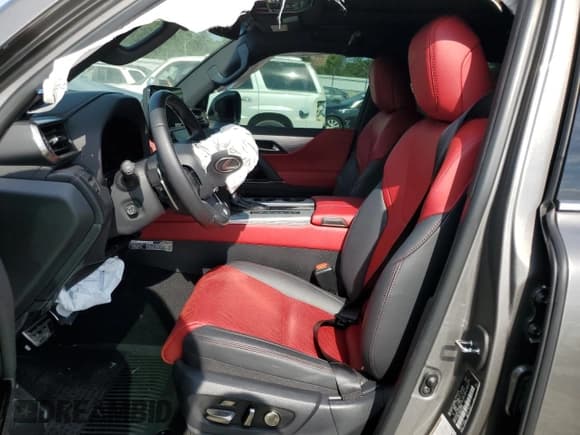 ✅ 2024 Lexus LX 600 F Sport • VIN: JTJMB7CX0R4043706 • Lot: 70824055. Listed on Copart with 9,688 mi. Free auction sales archive from the USA and detailed vehicle history report at DreamBid. Image 7.