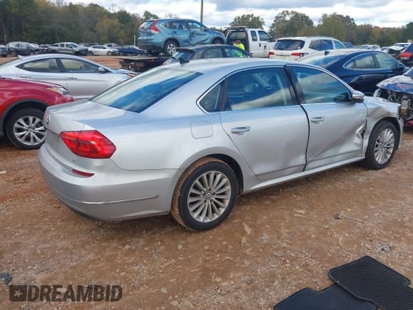 ✅ 2016 Volkswagen Passat SE • VIN: 1VWBT7A3XGC006346 • Lot: 43568441. Wystawiony na IAAI z przebiegiem 122 575 mil. Bezpłatny archiwum sprzedaży aukcyjnych z USA i szczegółowy raport historii pojazdu na DreamBid. Zdjęcie 4.