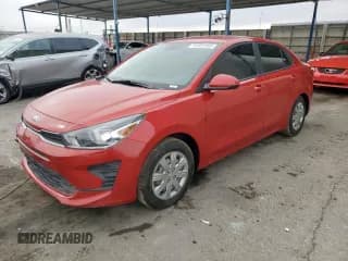 ✅ 2021 Kia Rio LX • VIN: 3KPA24AD3ME405631 • Lot: 93354995. Wystawiony na Copart z przebiegiem 63 121 mil. Bezpłatny archiwum sprzedaży aukcyjnych z USA i szczegółowy raport historii pojazdu na DreamBid. Zdjęcie 1.
