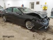 ✅ 2022 Lexus ES 300h Luxury • VIN: 58AEA1C19NU020989 • Lot: 68455512. Wystawiony na Copart z przebiegiem Nie podano. Bezpłatny archiwum sprzedaży aukcyjnych z USA i szczegółowy raport historii pojazdu na DreamBid. Zdjęcie 4.