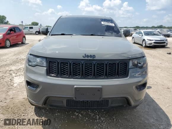 2020 Jeep Grand Cherokee Altitude z VIN 1C4RJFAG4LC398514, wystawiony jako Copart lot #68688615 z przebiegiem 62 745 mil mil oraz Szkoda całkowita • Salvage title. Historia ofert i sprzedaży dostępna na DreamBid. Obrazek 5.