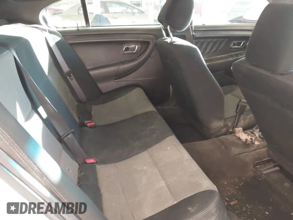 ✅ 2013 Ford Police Interceptor • VIN: 1FAHP2MT7DG101909 • Lot: 41400024. Wystawiony na IAAI z przebiegiem 260 481 mil. Bezpłatny archiwum sprzedaży aukcyjnych z USA i szczegółowy raport historii pojazdu na DreamBid. Zdjęcie 8.