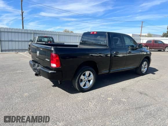 2019 Ram 1500 Tradesman z VIN 1C6RR7FG4KS608001, wystawiony jako Copart lot #85056085 z przebiegiem 53 509 mil mil oraz Szkoda całkowita • Salvage title. Historia ofert i sprzedaży dostępna na DreamBid. Obrazek 4.