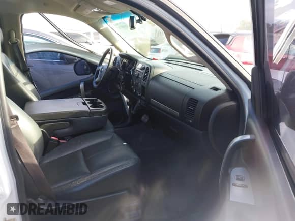 2011 Chevrolet Silverado 1500 LT with VIN 3GCPKSE30BG276541, listed as a IAAI auction lot 43330976 with 241,910 mi miles and . Bid and sale history available at DreamBid. Image 5.