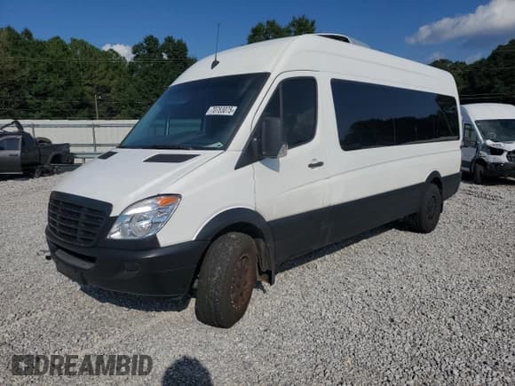 ✅ 2013 Freightliner Sprinter • VIN: WCDPE8CC8D5781558 • Лот: 70783075. Опубликован ранее на Copart с пробегом 174 050 миль. Бесплатный доступ к архиву аукционных продаж из США и подробный отчёт об истории автомобиля на DreamBid. Изображение 1.