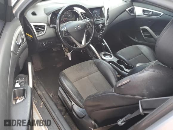 ✅ 2014 Hyundai Veloster • VIN: KMHTC6AD7EU209241 • Lot: 83997134. Wystawiony na Copart z przebiegiem 71 965 mil. Bezpłatny archiwum sprzedaży aukcyjnych z USA i szczegółowy raport historii pojazdu na DreamBid. Zdjęcie 8.