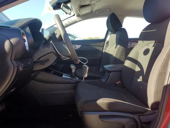 ✅ 2022 Kia Forte LXS • VIN: 3KPF24AD4NE425443 • Lot: 91087255. Wystawiony na Copart z przebiegiem 50 575 mil. Bezpłatny archiwum sprzedaży aukcyjnych z USA i szczegółowy raport historii pojazdu na DreamBid. Zdjęcie 7.