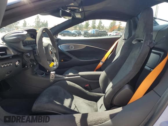 ✅ 2025 McLaren Artura • VIN: SBM16BEA4SW002969 • Лот: 48354735. Опубликован ранее на Copart с пробегом 882 миль. Бесплатный доступ к архиву аукционных продаж из США и подробный отчёт об истории автомобиля на DreamBid. Изображение 7.