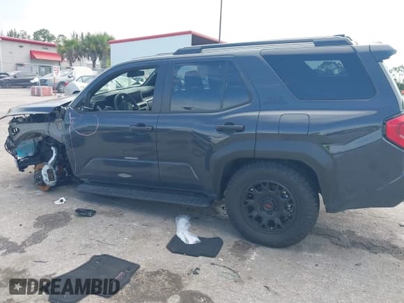 ✅ 2025 Toyota 4Runner SR5 • VIN: JTEVA5BR3S5002046 • Лот: 42694842. Опубликован ранее на IAAI с пробегом 718 миль. Бесплатный доступ к архиву аукционных продаж из США и подробный отчёт об истории автомобиля на DreamBid. Изображение 14.