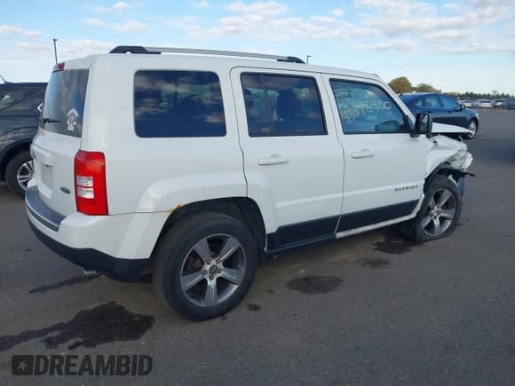 ✅ 2016 Jeep Patriot Latitude • VIN: 1C4NJRFB7GD737781 • Lot: 43398400. Listed on IAAI with 105,569 mi. Free auction sales archive from the USA and detailed vehicle history report at DreamBid. Image 4.