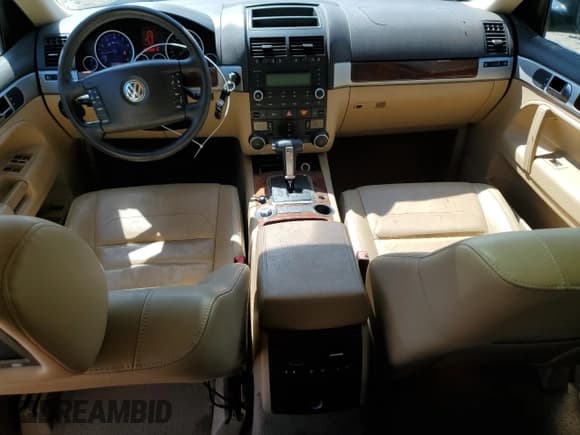 ✅ 2010 Volkswagen Touareg VR6 • VIN: WVGBF7A97AD003738 • Lot: 50394915. Wystawiony na Copart z przebiegiem 126 591 mil. Bezpłatny archiwum sprzedaży aukcyjnych z USA i szczegółowy raport historii pojazdu na DreamBid. Zdjęcie 8.