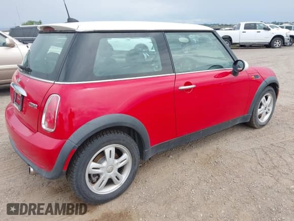✅ 2006 MINI Hardtop • VIN: WMWRC33556TK72619 • Лот: 42780333. Опубликован ранее на IAAI с пробегом 106 398 миль. Бесплатный доступ к архиву аукционных продаж из США и подробный отчёт об истории автомобиля на DreamBid. Изображение 4.