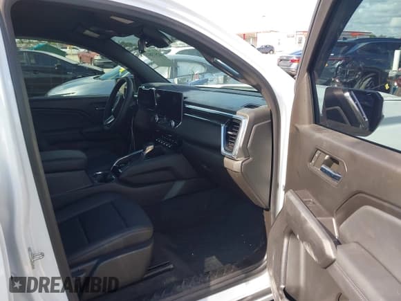 ✅ 2023 GMC Canyon 2WD Elevation • VIN: 1GTP5BEK3P1251346 • Lot: 42573813. Wystawiony na IAAI z przebiegiem Nie podano. Bezpłatny archiwum sprzedaży aukcyjnych z USA i szczegółowy raport historii pojazdu na DreamBid. Zdjęcie 5.