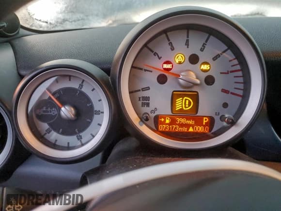 ✅ 2010 MINI Convertible • VIN: WMWMR3C59ATU97143 • Lot: 94448275. Listed on Copart with 73,173 mi. Free auction sales archive from the USA and detailed vehicle history report at DreamBid. Image 9.