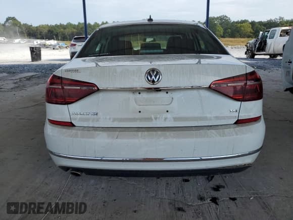 ✅ 2018 Volkswagen Passat SE • VIN: 1VWBA7A33JC040951 • Лот: 81766815. Опубликован ранее на Copart с пробегом 73 701 миль. Бесплатный доступ к архиву аукционных продаж из США и подробный отчёт об истории автомобиля на DreamBid. Изображение 6.