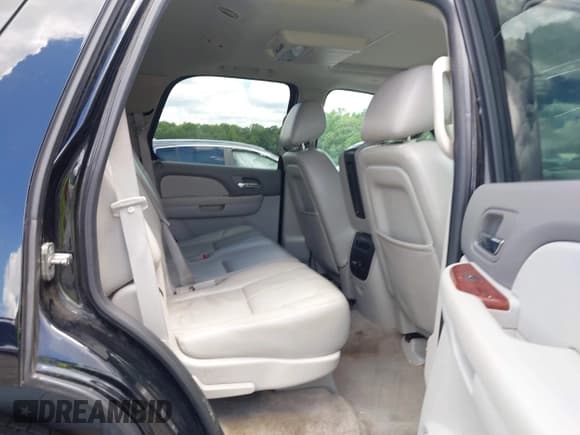 ✅ 2014 Chevrolet Tahoe LT • VIN: 1GNSCBE01ER136166 • Lot: 42819364. Listed on IAAI with 178,591 mi. Free auction sales archive from the USA and detailed vehicle history report at DreamBid. Image 8.