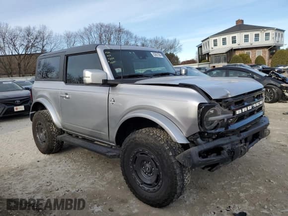 ✅ 2021 Ford Bronco • VIN: 1FMDE5CH3MLA63076 • Lot: 83651594. Wystawiony na Copart z przebiegiem 25 137 mil. Bezpłatny archiwum sprzedaży aukcyjnych z USA i szczegółowy raport historii pojazdu na DreamBid. Zdjęcie 4.