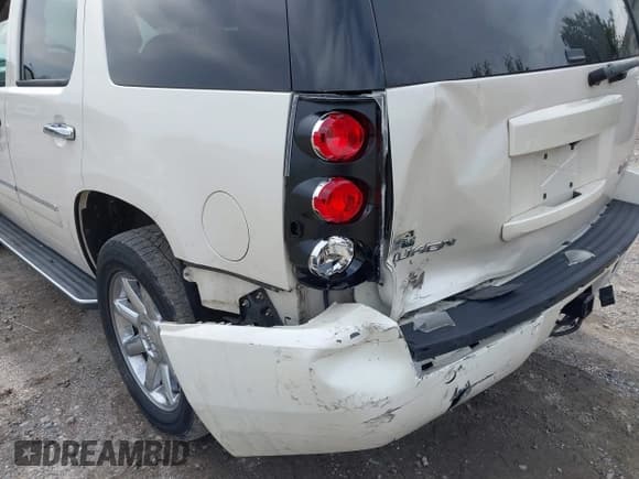 ✅ 2010 GMC Yukon Denali • VIN: 1GKUKEEFXAR289234 • Lot: 41973433. Listed on IAAI with 170,408 mi. Free auction sales archive from the USA and detailed vehicle history report at DreamBid. Image 6.