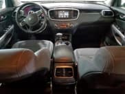 ✅ 2019 Kia Sorento LX • VIN: 5XYPG4A58KG484265 • Lot: 94339435. Wystawiony na Copart z przebiegiem 101 441 mil. Bezpłatny archiwum sprzedaży aukcyjnych z USA i szczegółowy raport historii pojazdu na DreamBid. Zdjęcie 8.