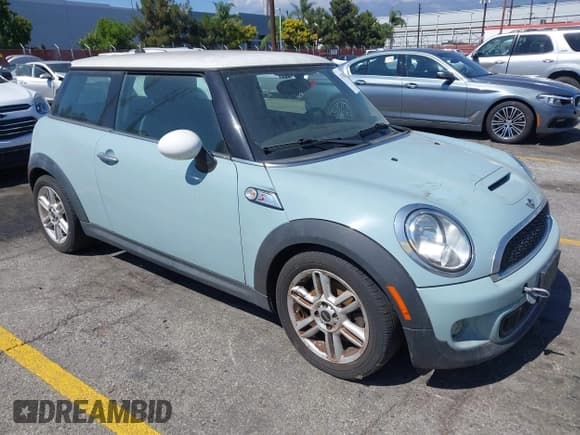 ✅ 2012 MINI Hardtop S • VIN: WMWSV3C58CT385441 • Lot: 43280283. Listed on IAAI with 86,204 mi. Free auction sales archive from the USA and detailed vehicle history report at DreamBid. Image 1.