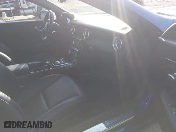 ✅ 2017 Mercedes-Benz SLC 300 • VIN: WDDPK3JA0HF127797 • Lot: 43780792. Wystawiony na IAAI z przebiegiem 58 673 mil. Bezpłatny archiwum sprzedaży aukcyjnych z USA i szczegółowy raport historii pojazdu na DreamBid. Zdjęcie 5.