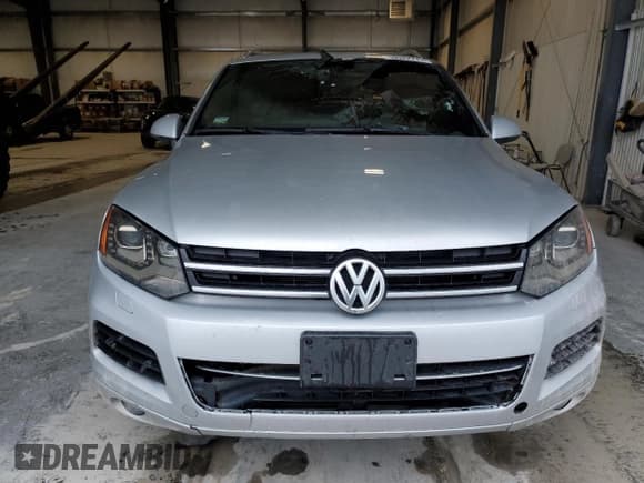 ✅ 2013 Volkswagen Touareg Exec • VIN: WVGEF9BP6DD002820 • Lot: 59322775. Listed on Copart with Not provided. Free auction sales archive from the USA and detailed vehicle history report at DreamBid. Image 5.