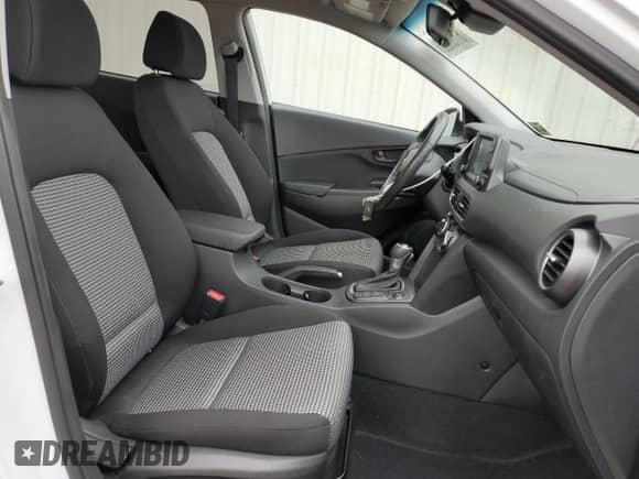 2020 Hyundai Kona SEL с VIN KM8K2CAA0LU584615, выставлен на аукционе Copart как лот 61799882 с пробегом 32 206 миль миль и . История ставок и продаж доступна на DreamBid. Изображение 5.