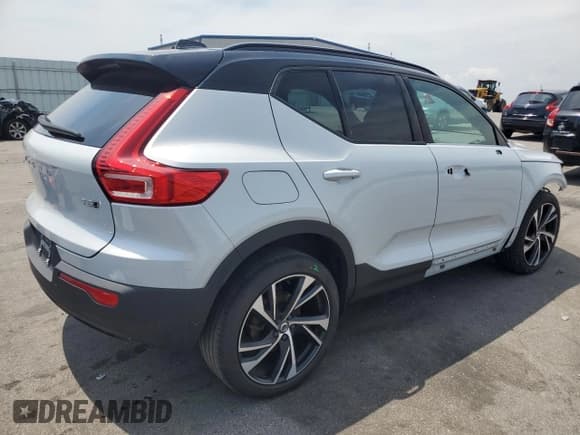 ✅ 2021 Volvo XC40 R-Design • VIN: YV4162UM7M2447377 • Lot: 59814333. Listed on Copart with 47,225 mi. Free auction sales archive from the USA and detailed vehicle history report at DreamBid. Image 3.