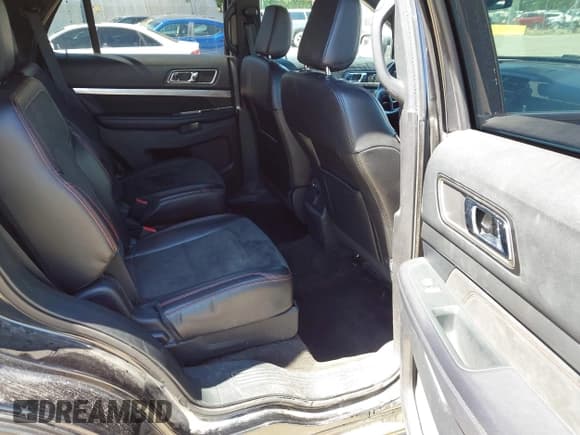 ✅ 2018 Ford Explorer XLT • VIN: 1FM5K8D81JGB14088 • Лот: 42642645. Опубликован ранее на IAAI с пробегом 201 556 миль. Бесплатный доступ к архиву аукционных продаж из США и подробный отчёт об истории автомобиля на DreamBid. Изображение 8.