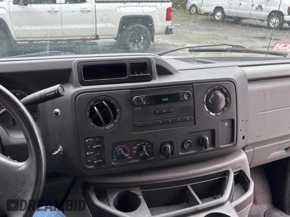 ✅ 2014 Ford Econoline Cargo Commercial • VIN: 1FTNS2EW3EDA97297 • Lot: 56185395. Listed on Copart with 167,805 mi. Free auction sales archive from the USA and detailed vehicle history report at DreamBid. Image 9.