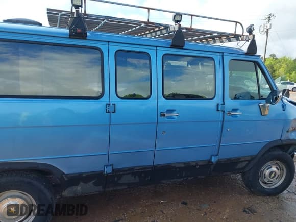 ✅ 1995 Chevrolet Chevy Van • VIN: 1GNEG25Z4SF221421 • Лот: 42003616. Опубликован ранее на IAAI с пробегом 196 007 миль. Бесплатный доступ к архиву аукционных продаж из США и подробный отчёт об истории автомобиля на DreamBid. Изображение 13.