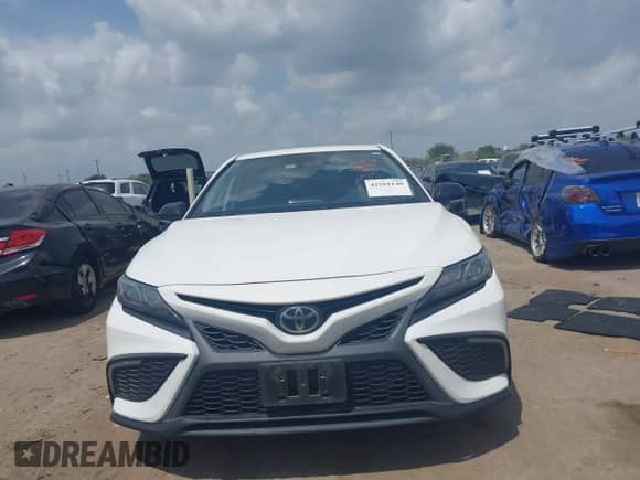 2022 Toyota Camry SE z VIN 4T1G11AK8NU027220, wystawiony jako IAAI lot #42161140 z przebiegiem 68 347 mil mil oraz . Historia ofert i sprzedaży dostępna na DreamBid. Obrazek 13.