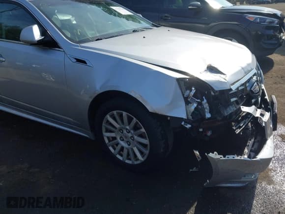 ✅ 2012 Cadillac CTS • VIN: 1G6DC5E52C0152413 • Lot: 43275319. Wystawiony na IAAI z przebiegiem 122 046 mil. Bezpłatny archiwum sprzedaży aukcyjnych z USA i szczegółowy raport historii pojazdu na DreamBid. Zdjęcie 1.