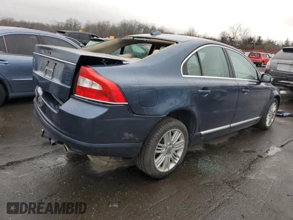 ✅ 2008 Volvo S80 V8 • VIN: YV1AH852581075606 • Lot: 82291484. Listed on Copart with 110,795 mi. Free auction sales archive from the USA and detailed vehicle history report at DreamBid. Image 3.