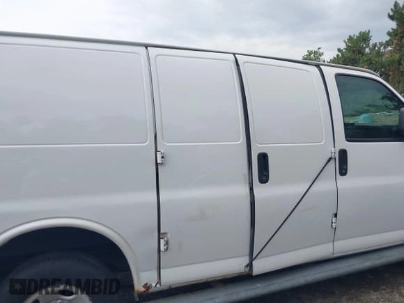 ✅ 2011 Chevrolet Express Cargo • VIN: 1GCWGFBA8B1153429 • Лот: 42541477. Опубликован ранее на IAAI с пробегом 622 878 миль. Бесплатный доступ к архиву аукционных продаж из США и подробный отчёт об истории автомобиля на DreamBid. Изображение 13.