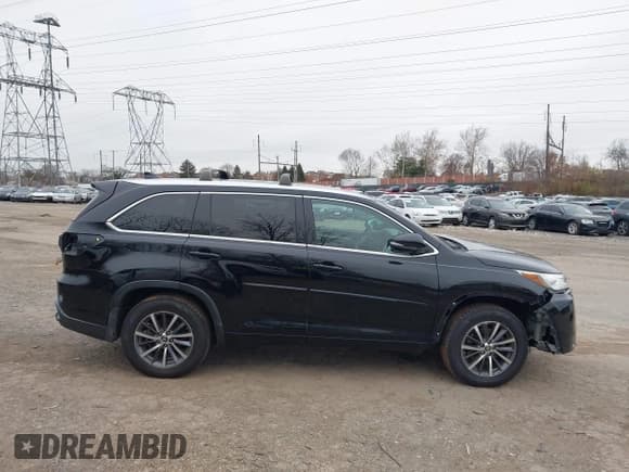 ✅ 2017 Toyota Highlander XLE • VIN: 5TDJZRFH2HS469580 • Lot: 43843833. Listed on IAAI with 120,451 mi. Free auction sales archive from the USA and detailed vehicle history report at DreamBid. Image 13.