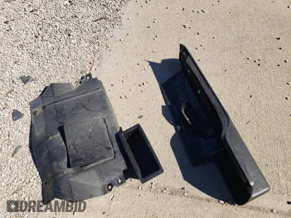 2001 Chevrolet Blazer LT z VIN 1GNDT13W812168142, wystawiony jako Copart lot #76093764 z przebiegiem 187 845 mil mil oraz Nie do naprawy • Non repairable. Historia ofert i sprzedaży dostępna na DreamBid. Obrazek 13.