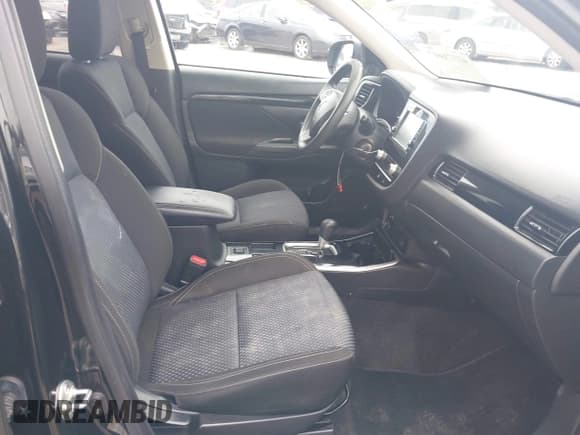 ✅ 2020 Mitsubishi Outlander ES • VIN: JA4AD2A38LZ019127 • Lot: 42371667. Wystawiony na IAAI z przebiegiem 98 581 mil. Bezpłatny archiwum sprzedaży aukcyjnych z USA i szczegółowy raport historii pojazdu na DreamBid. Zdjęcie 5.