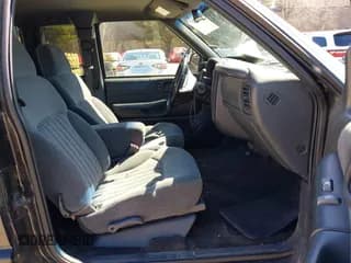 ✅ 2002 Chevrolet S-10 LS • VIN: 1GCDT19W528219000 • Лот: 41971803. Опубликован ранее на IAAI с пробегом 134 225 миль. Бесплатный доступ к архиву аукционных продаж из США и подробный отчёт об истории автомобиля на DreamBid. Изображение 5.