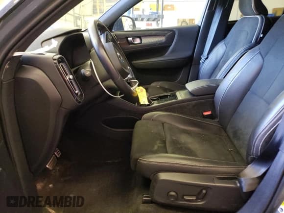 ✅ 2021 Volvo XC40 • VIN: YV4ED3UR9M2597323 • Lot: 64683403. Listed on Copart with 29,266 mi. Free auction sales archive from the USA and detailed vehicle history report at DreamBid. Image 7.