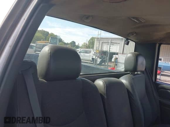 2003 Chevrolet Silverado 2500HD Work Truck с VIN 1GCHK24U63E114372, выставлен на аукционе IAAI как лот 43215704 с пробегом 326 621 миль миль и . История ставок и продаж доступна на DreamBid. Изображение 8.