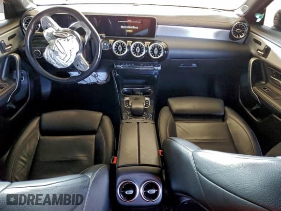 ✅ 2019 Mercedes-Benz A 220 • VIN: WDD3G4EB8KW019802 • Lot: 95180265. Wystawiony na Copart z przebiegiem 69 211 mil. Bezpłatny archiwum sprzedaży aukcyjnych z USA i szczegółowy raport historii pojazdu na DreamBid. Zdjęcie 8.