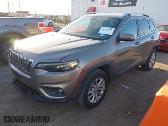 ✅ 2019 Jeep Cherokee Latitude • VIN: 1C4PJMCX7KD127657 • Lot: 41756436. Listed on IAAI with 117,483 mi. Free auction sales archive from the USA and detailed vehicle history report at DreamBid. Image 2.