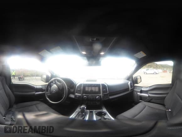 ✅ 2020 Ford F-150 XL • VIN: 1FTEW1EP4LKE27660 • Lot: 43303281. Wystawiony na IAAI z przebiegiem 35 721 mil. Bezpłatny archiwum sprzedaży aukcyjnych z USA i szczegółowy raport historii pojazdu na DreamBid. Zdjęcie 19.