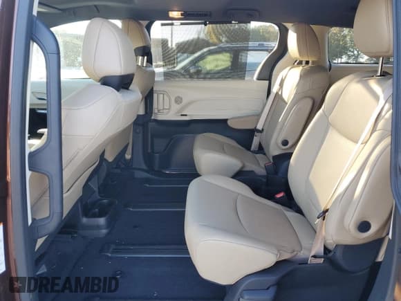 ✅ 2023 Toyota Sienna XLE • VIN: 5TDYRKEC1PS167062 • Lot: 90842155. Listed on Copart with 40,851 mi. Free auction sales archive from the USA and detailed vehicle history report at DreamBid. Image 11.