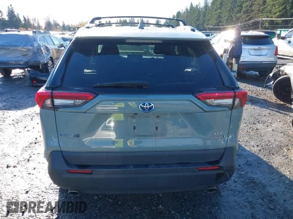 ✅ 2022 Toyota RAV4 Hybrid XLE • VIN: 4T3RWRFVXNU051599 • Lot: 43699947. Wystawiony na IAAI z przebiegiem 43 533 mil. Bezpłatny archiwum sprzedaży aukcyjnych z USA i szczegółowy raport historii pojazdu na DreamBid. Zdjęcie 16.