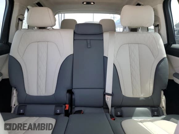 ✅ 2025 BMW X7 M60i • VIN: 5UX33EM00S9W91846 • Lot: 52806515. Wystawiony na Copart z przebiegiem 8 035 mil. Bezpłatny archiwum sprzedaży aukcyjnych z USA i szczegółowy raport historii pojazdu na DreamBid. Zdjęcie 10.